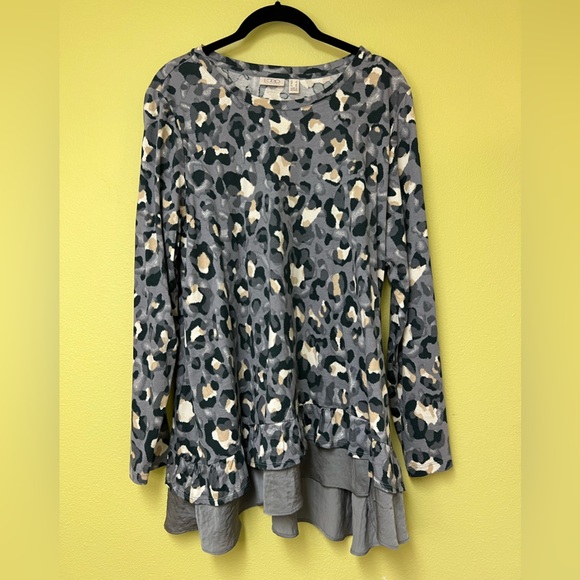 LOGO by Lori Goldstein Tops - LOGO Multicolor Leopard Print Long Sleeve Top